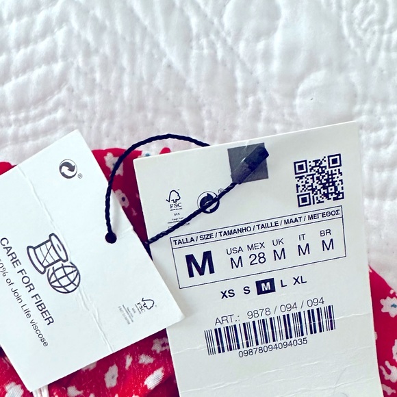 Brand New with Tags Red, Floral, Zara dress! Perfect for the warm weather! NWT!! - Picture 5 of 5